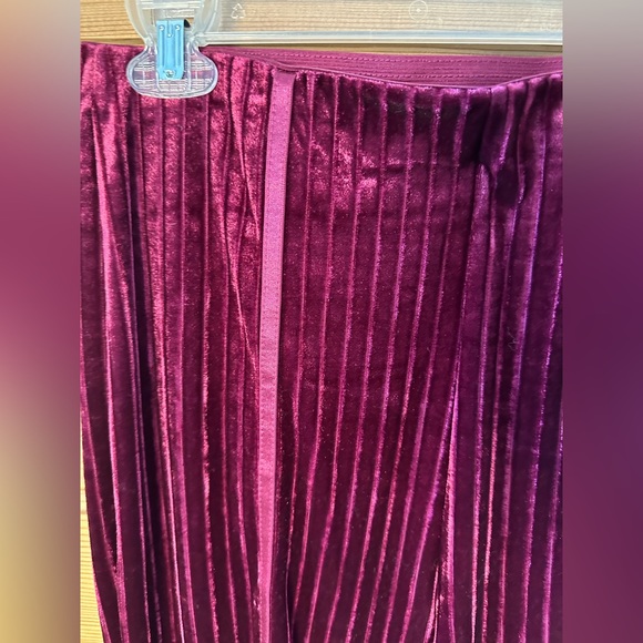 HAUTE MONDE Wine colored Stretch Velvet Two-Piece Outfit NWT Size M - Picture 8 of 8
